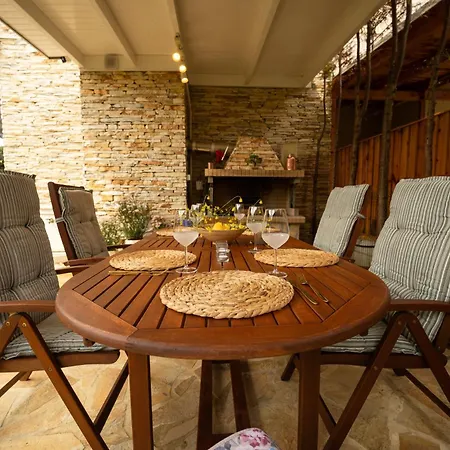 Ingrit Gjoni ドゥラス