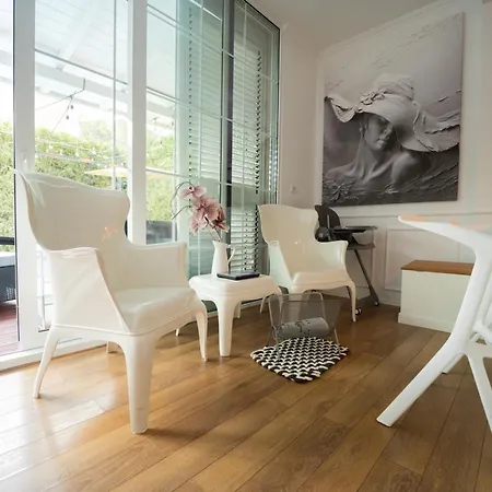 Ingrit Gjoni ヴィラ ドゥラス