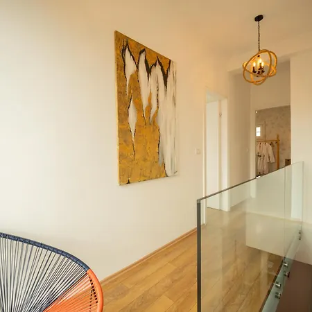 Ingrit Gjoni * دراس