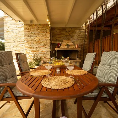 Ingrit Gjoni Villa Draç