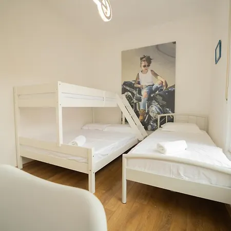 Ingrit Gjoni * Дуррес