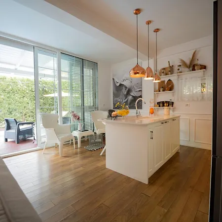 Ingrit Gjoni Βίλα