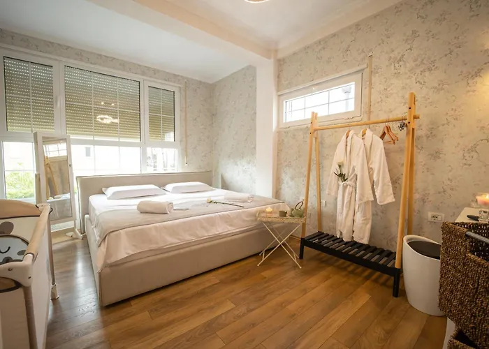 Ingrit Gjoni Дуррес