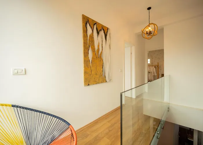 Ingrit Gjoni * Дуррес