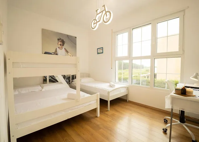 Ingrit Gjoni Дуррес